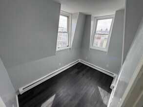 Building Photo - 720 27th St