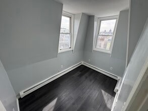 Building Photo - 720 27th St