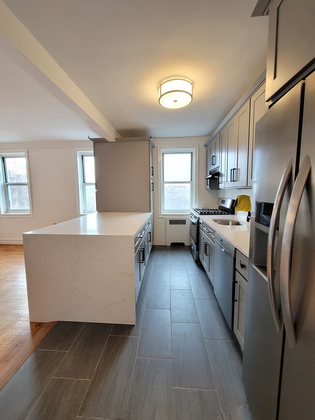 Building Photo - Newly Renovated large 1 bed in Sunnyside