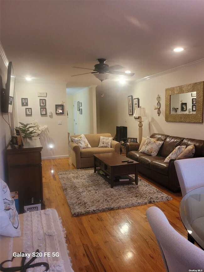 Building Photo - 40 W 4th St