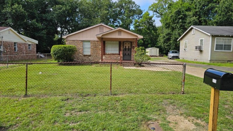 Primary Photo - 2413 Brewton Ave