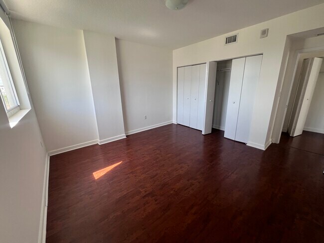 Foto del edificio - 241 NE 27th St