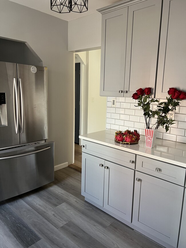 Foto del edificio - 2057 E 52nd St