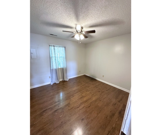 Building Photo - 2018 Blythe Ave SE