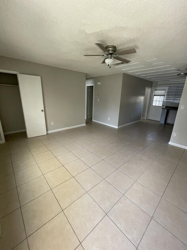 Building Photo - 4971 Yacht Harbor Dr