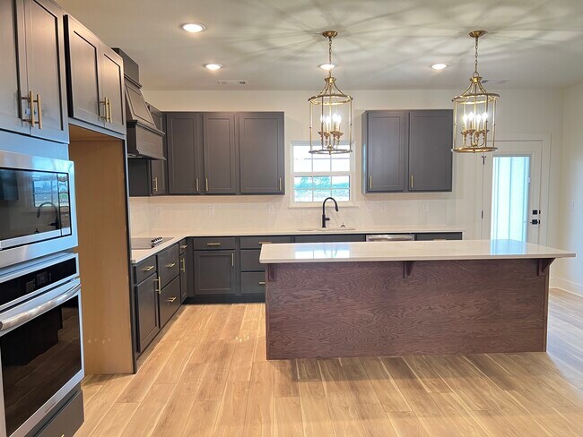 Building Photo - 381 S Benchmark Ln