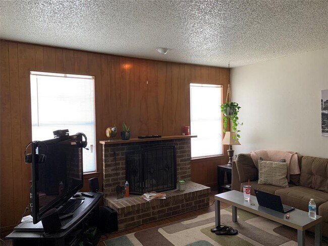 Building Photo - 507 N Walnut Creek Dr