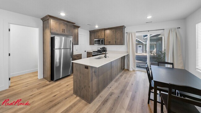 Foto del edificio - Move in Special! $800 off First Full Month's Rent!