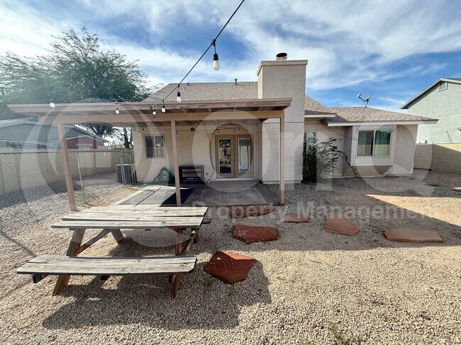 Building Photo - 9714 N Donegal Pl