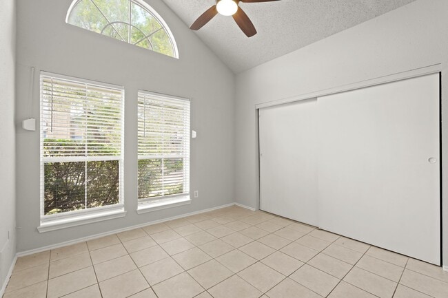 Foto del edificio - 6319 Southwood Ct N