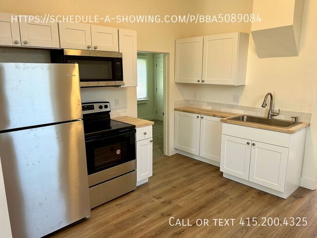 Building Photo - Pet Friendly 3 Bedroom in Salinas