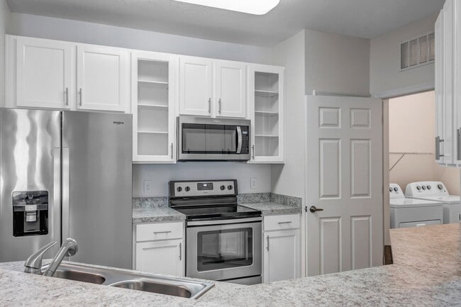 Building Photo - The Villages at Oakleaf