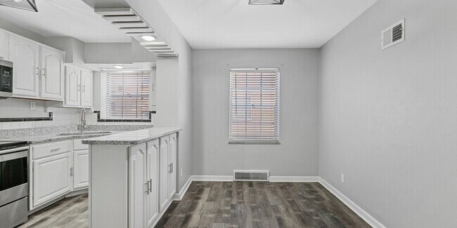 Building Photo - 5836 Sunshine Dr