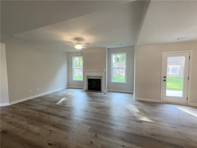 Building Photo - 284 Fox Crk Dr