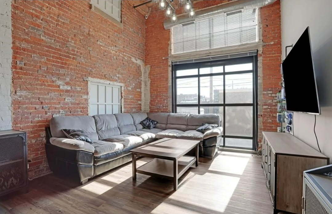 Foto principal - 570 S Front St