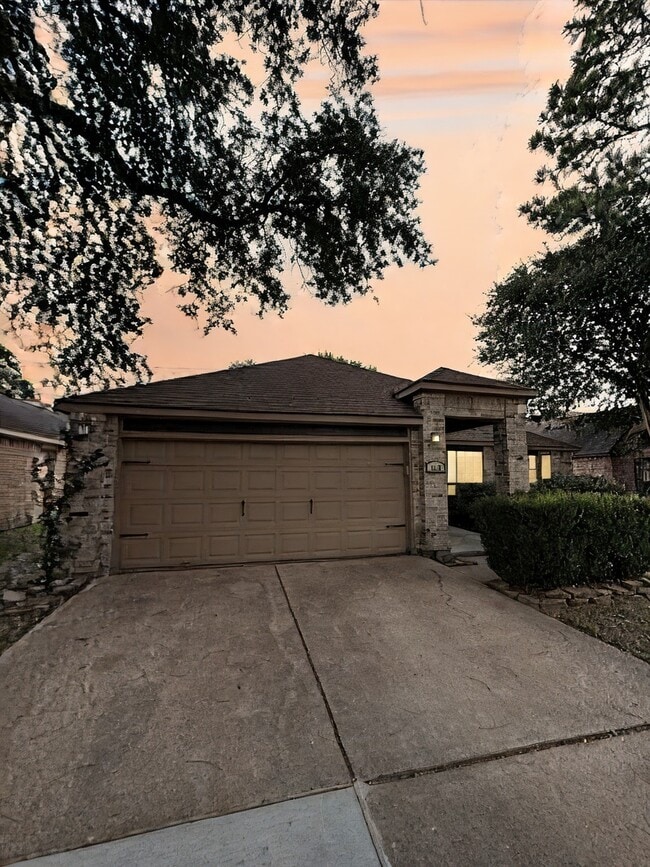 Foto del edificio - 1042 Cascade Creek Dr