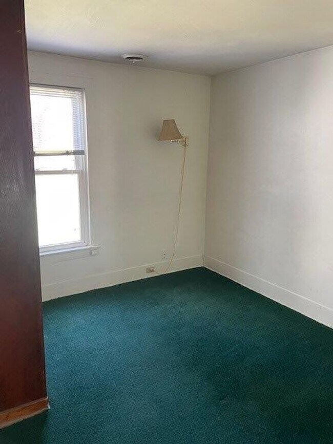 Foto del edificio - Cozy 2 Bedroom 1 Bath With Detached Double Garage