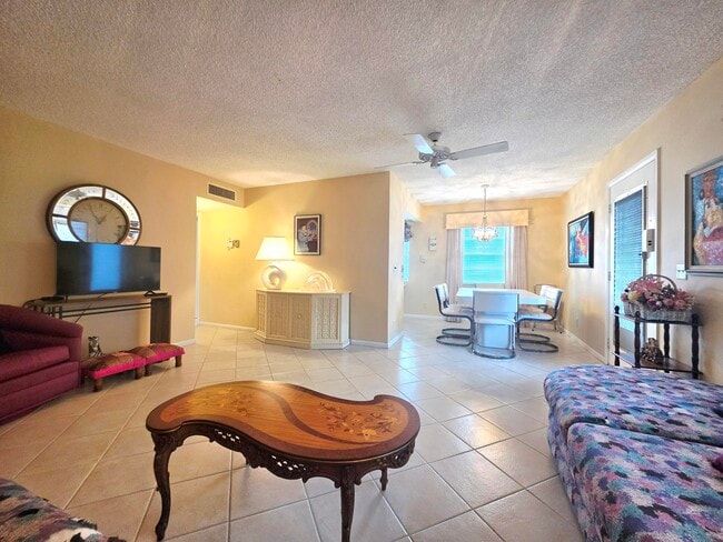 Foto del edificio - 719 Flanders Dr