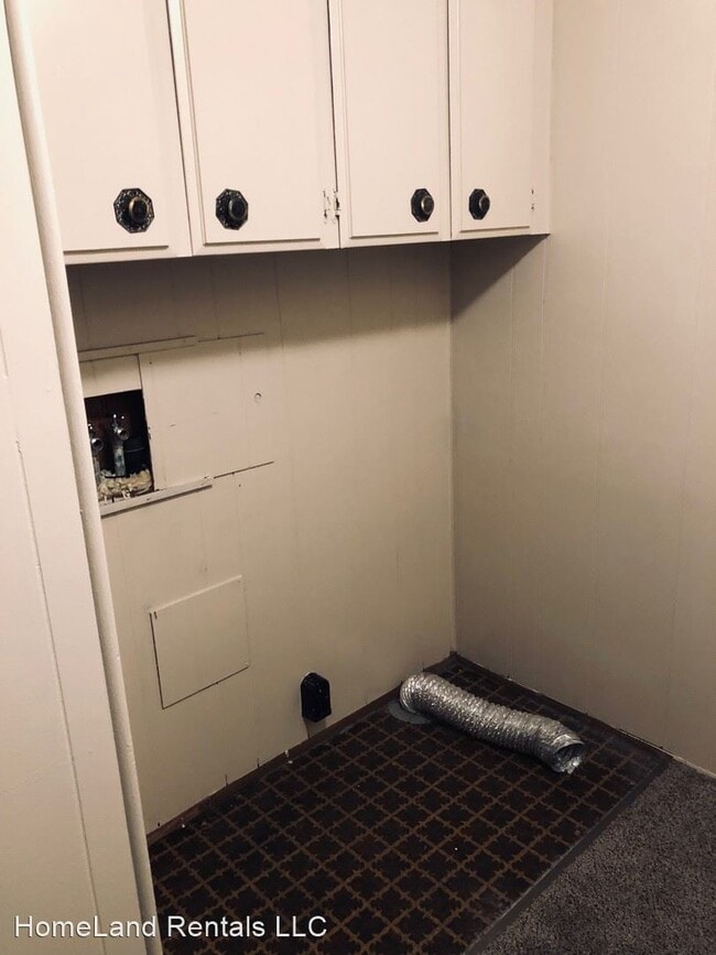 Building Photo - 2 br, 1 bath House - 200 W Griffith #2