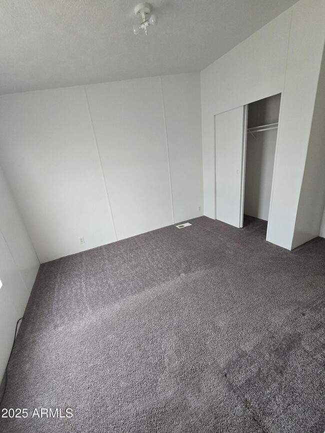 Foto del edificio - 22548 W Skinner Dr