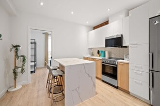 Building Photo - 3722 Av. Laval