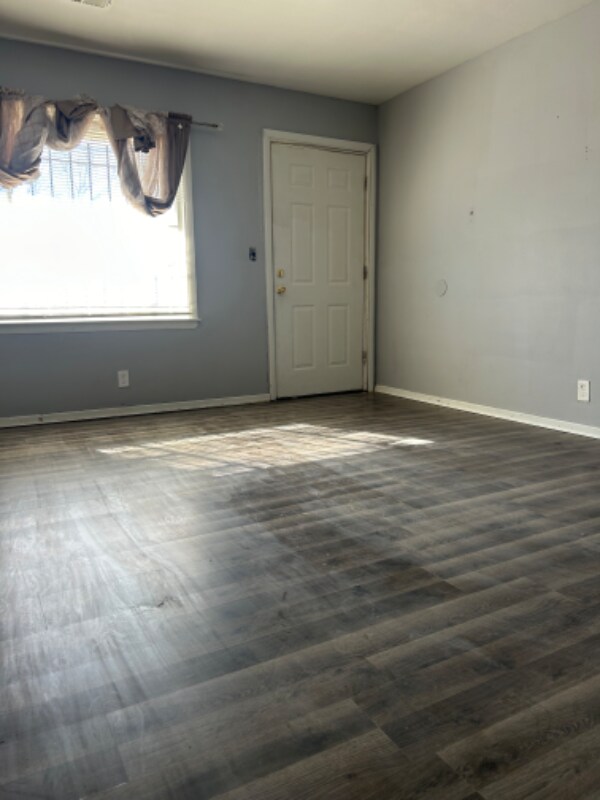 Building Photo - 518 W Ruth Ave