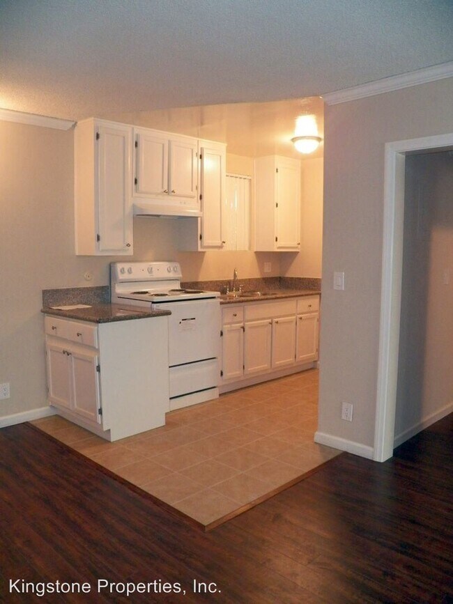 Building Photo - 1150 N Normandie Ave