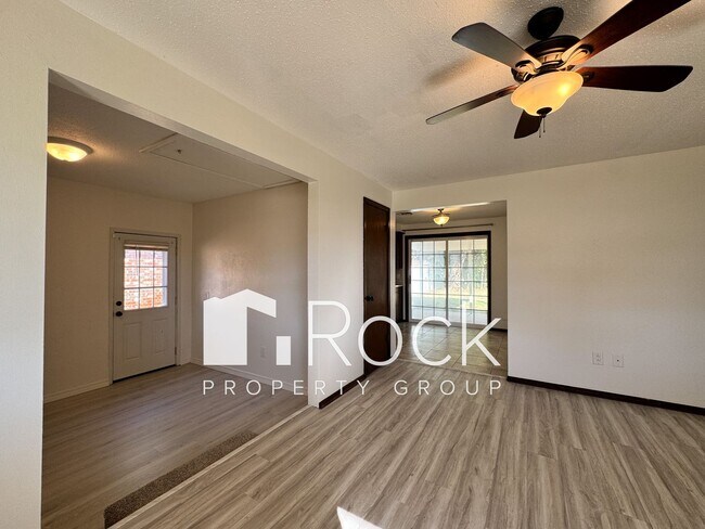 Foto del edificio - 3Bed/1Bath Home in Moore with Covered Fron...