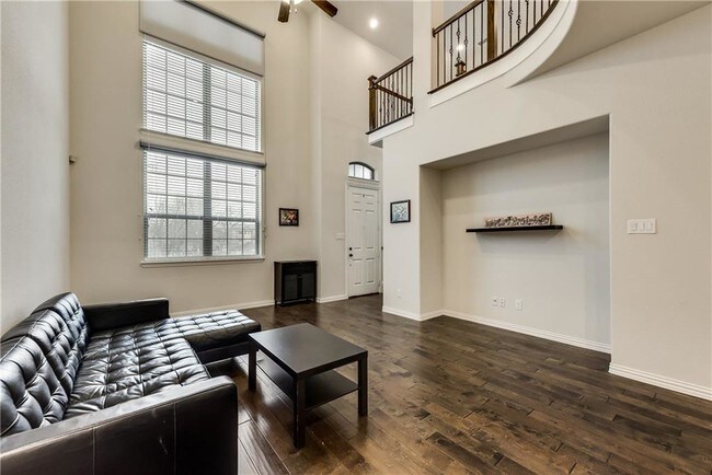 Building Photo - 671 Emily Ln