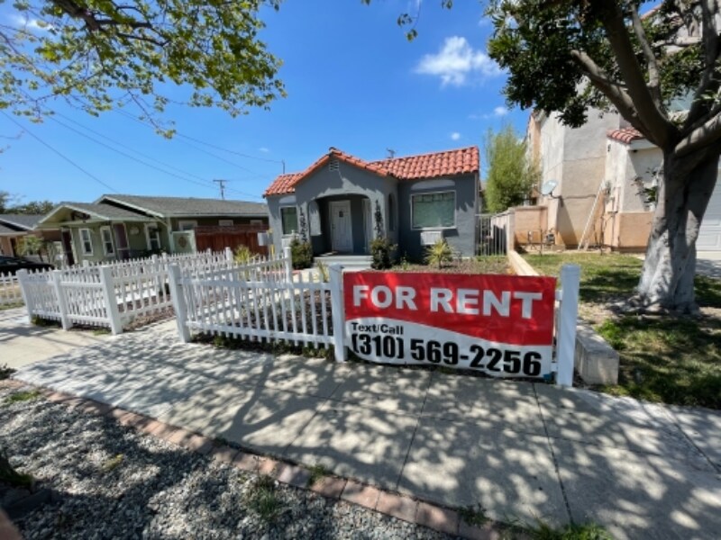 1849 Junipero Ave Unit A, Signal Hill, CA 90755 Room for Rent in