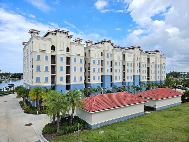 Foto del edificio - Annual Furnished or Seasonal Short-Term 3 Bedroom 2 Bathroom Luxury Condo on Venice Island!