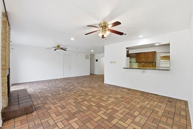 Photo - 7138 Mobud Dr House