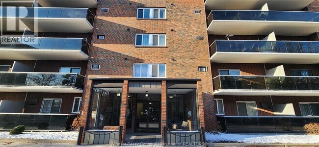 Building Photo - 3905 Riverside Dr E