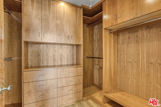 Building Photo - 5164 Don Pio Dr