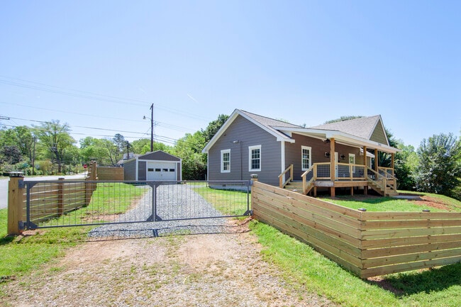 Driveway - 2660 Roslyn Ave