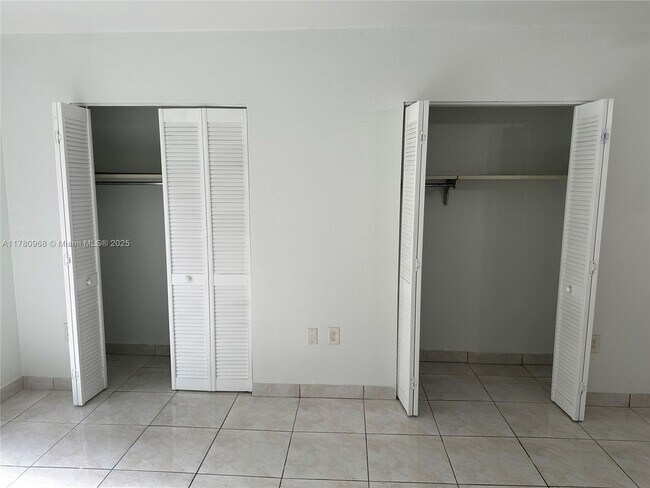 Foto del edificio - 4715 NW 7th St