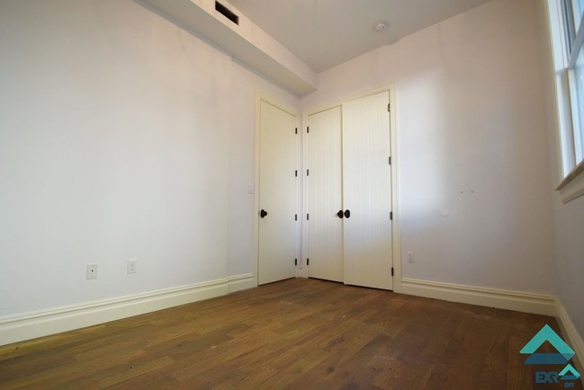 Building Photo - 1359 Myrtle Ave