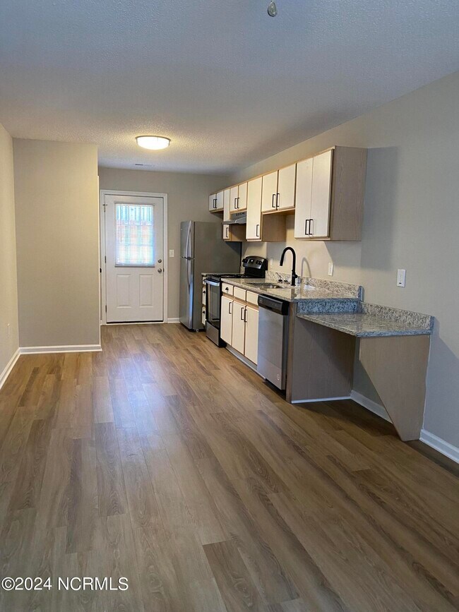Foto del edificio - 115 N Wheeless Dr