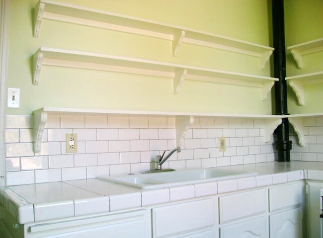 Building Photo - 1372 S 300 E