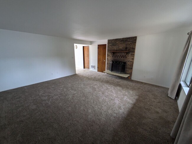 Foto del edificio - 7816 Samurai Dr SE