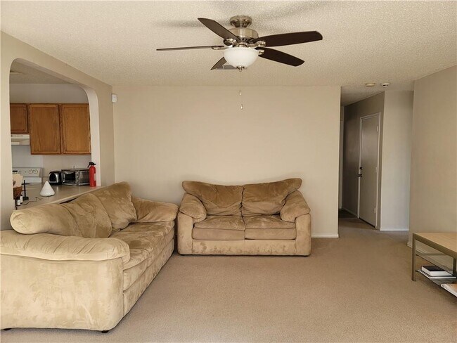 Foto del edificio - 1329 Lakeside Loop