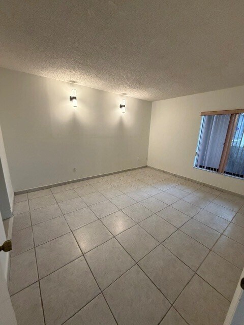 Foto del edificio - 8635 NW 8th St