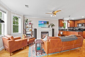 Building Photo - 7 Fox St