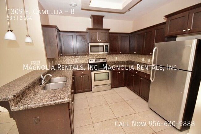 Building Photo - Mcallen Townhouse 2 Bed 2.5 Bath