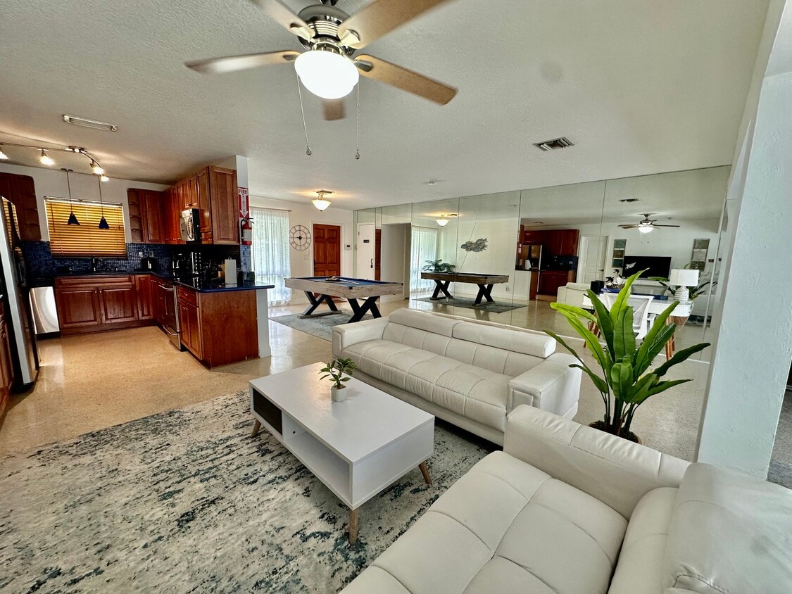 Foto principal - 2901 NW 9th Ter