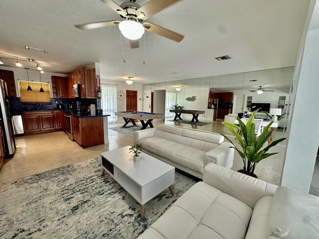 Building Photo - 2901 NW 9th Ter