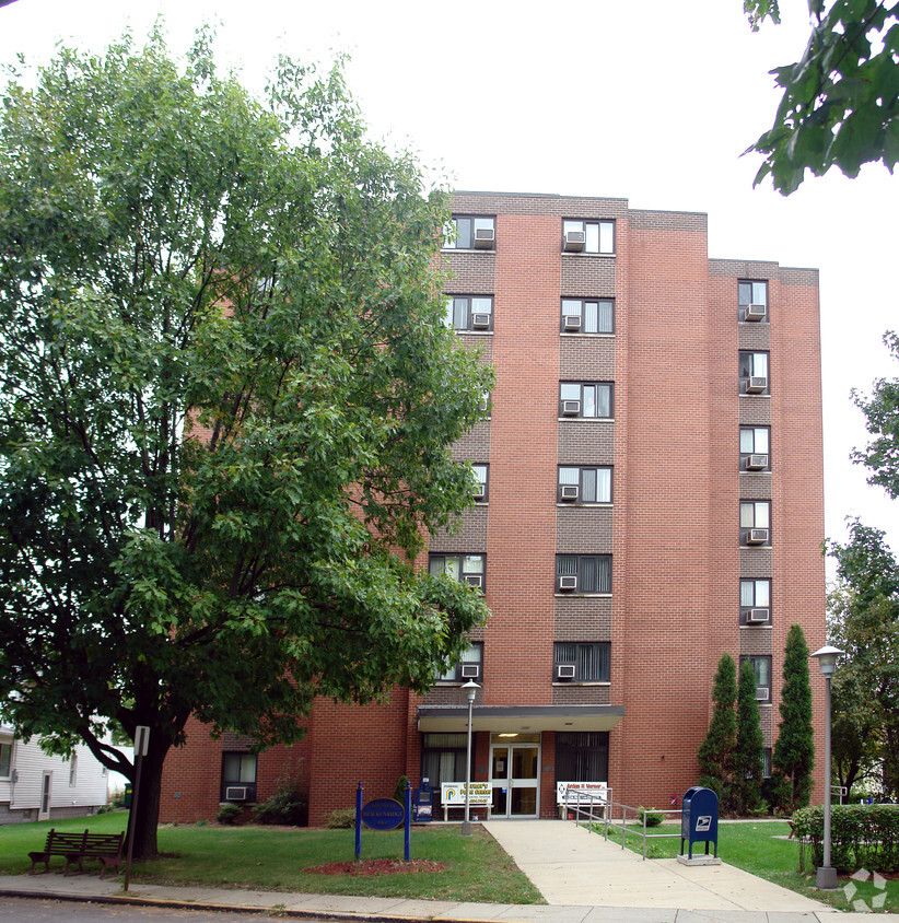 Foto del edificio - Brackenridge Hall Apartments