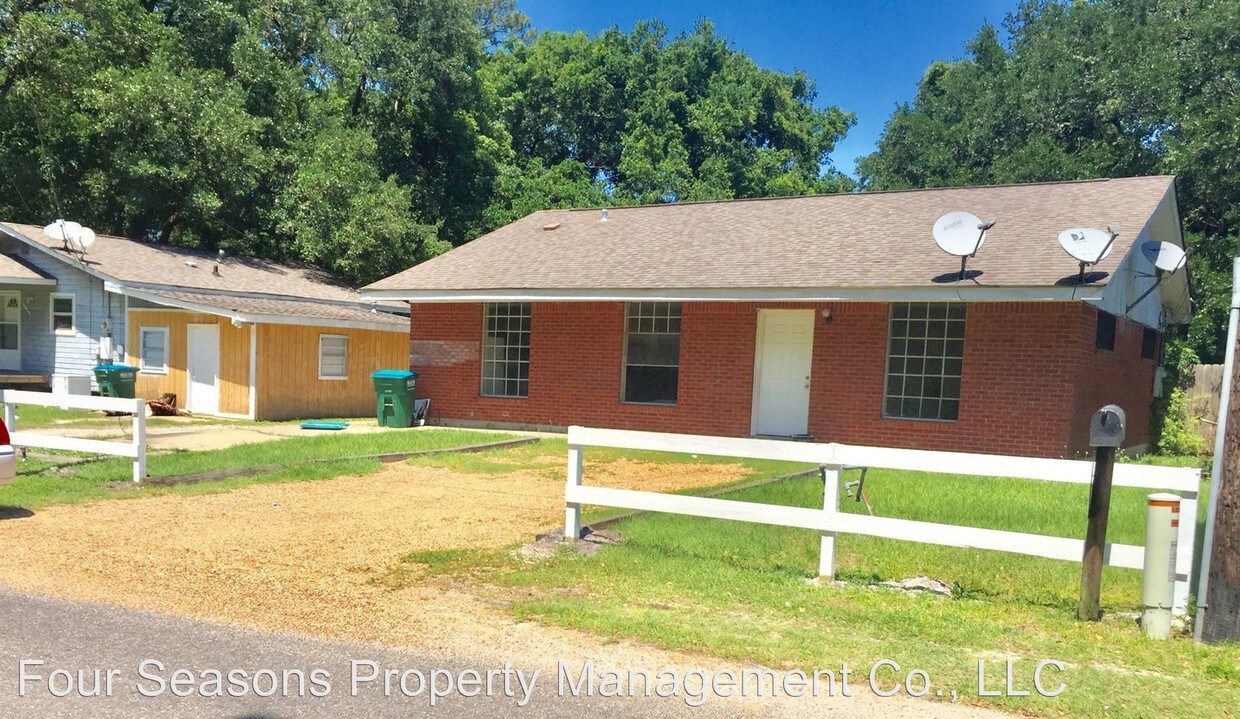 3 br, 2 bath House 1208 Fournier Avenue House Rental in Gulfport