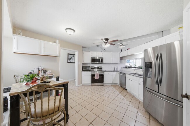 Foto del edificio - 411 Forest Hills Dr