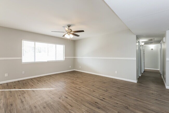 Foto del edificio - 6601 W Desert Cove Ave